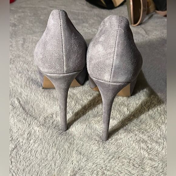 Elie Tahari bluish grey color. Size 39.5 (9) - Picture 3 of 3